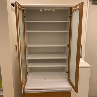 食器棚の画像