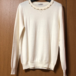 引取りなら無料。首元かわいい冬用ニット。