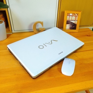 綺麗で可愛いホワイトVAIO♪ 高性能core2 メモリ4G SONY VAIO 特大16.4