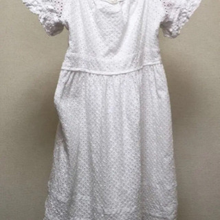 白いワンピースの画像