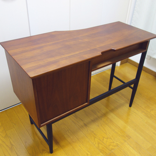期間限定！アイアンウッドデスク　美品！！　早い者勝ちですっっっ！！！　の画像