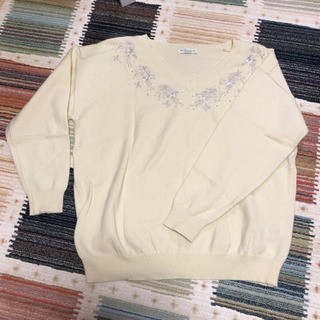 引取りなら無料。Earthの春用ニット。