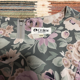 引取りなら無料。落ち着いた色味の花柄ワンピース。の画像