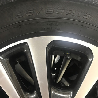 新車外し トヨタ エスクァイア エスクワイア 15インチ 純正アルミホイール 新品タイヤ付き 4本 195/65R15 91S ヴォクシー ノアの画像