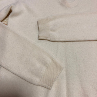 引取りなら無料。UNIQLOカシミヤセーターの画像