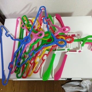 プラスチックハンガー12本の画像