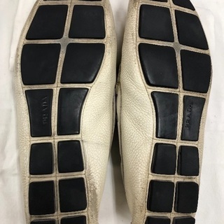 PRADAドライビングシューズ オフホワイトの画像