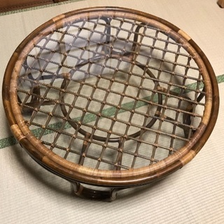 ガラス 丸テーブル （ロータイプ）【受け渡し完了】の画像
