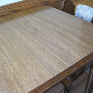 ダイニングセット　２人用食卓テーブル　＋　椅子２、カリモク製の画像