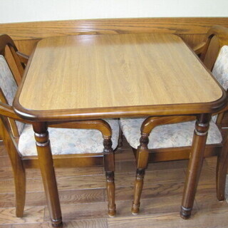 ダイニングセット　２人用食卓テーブル　＋　椅子２、カリモク製の画像