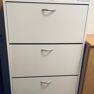 【値下げ】シューズボックス 3段 靴箱【美品】（縦134✖︎横75✖︎奥行30）  の画像