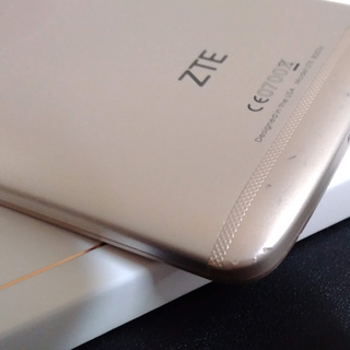 【取引終了】SIMフリースマートフォン ZTE AXON mini ゴールドの画像