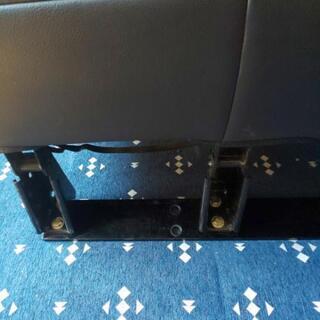 NV350 キャラバン 後列シートの画像