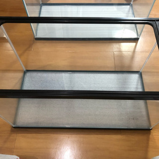 (在庫3個中の2個取り置き中、)水槽 一個1500円 サイズ:約60 在庫3個有 値段交渉有の画像
