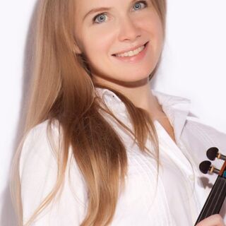 女性講師が教えるロシア語教室です。言葉だけではなく音楽など文化的...