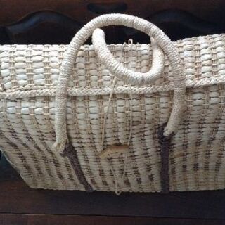 大きなバスケットのトートバッグの画像
