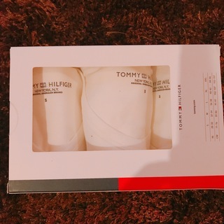 TOMMY HILFIGER ホワイトVネックTシャツ3枚セット...