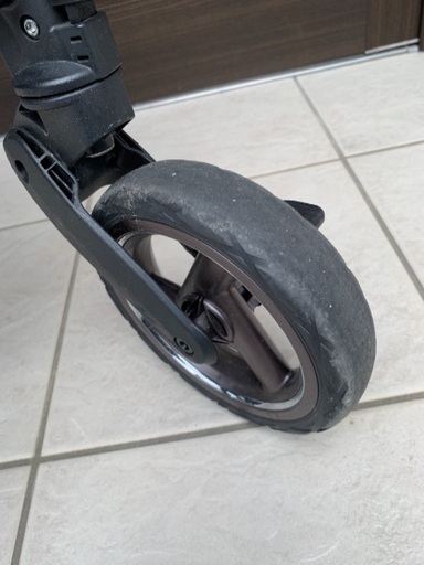四輪シングルタイヤベビーカー ピジョン 新生児から