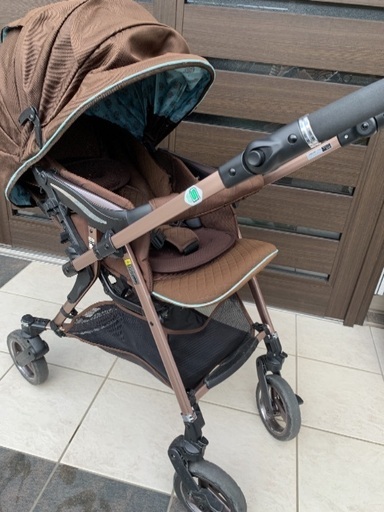 四輪シングルタイヤベビーカー ピジョン 新生児から