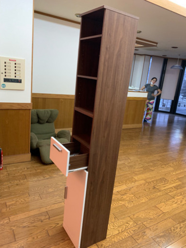 背の高い棚です。