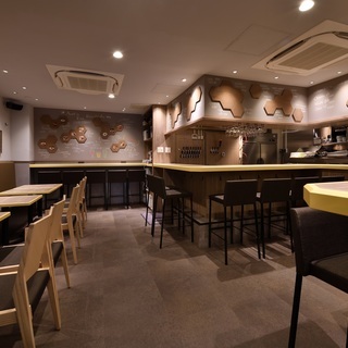 【月収25万以上】夏休みと冬休みが取れる飲食店！六本木に2店舗！店主は子育て中の女性です！の画像