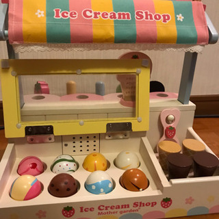 木製 アイスクリームショップの画像
