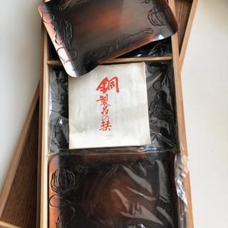 銅製品で出来たお皿