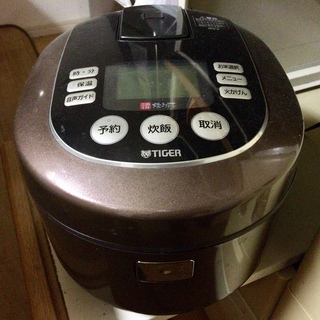 タイガー土鍋ジャー JKN-A100 5.5合炊き メタリックブラウン 中古 完全動作品 ※釜底の一部が剥がれていますの画像