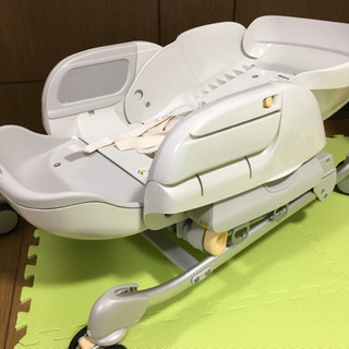 【取引決まりました】combi電動バウンサー ベビーチェア