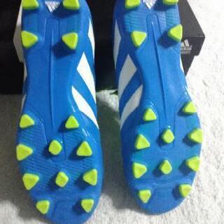 アディダススパイクの画像