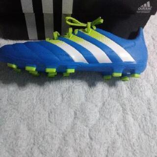 アディダススパイクの画像