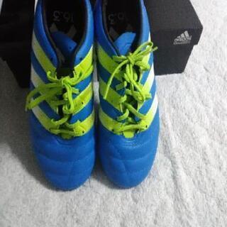 アディダススパイクの画像