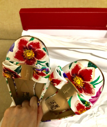 フェラガモ パンプス  花柄  美品