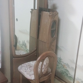 おしゃれなアンティーク家具鏡台。無料！