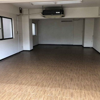 1階2階セット貸し倉庫・事務所♫駐車場も可能♫介護系・各種事務所に最適♫ − 兵庫県