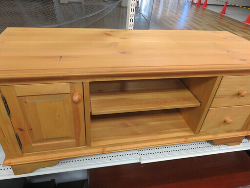 取りに来れる方限定！カトラリー調のテレビボ－ド！