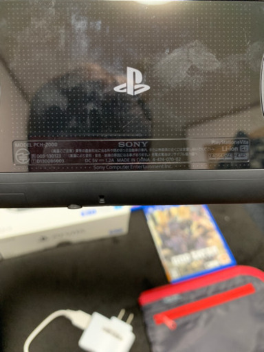 PSVita(PCH-2000)＋Vita用ソフト三本セット