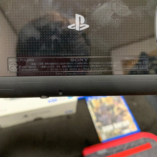 PSVita(PCH-2000)＋Vita用ソフト三本セットの画像