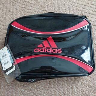 新品✨adidasエナメルバッグ