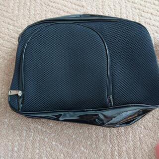 新品✨adidasエナメルバッグの画像