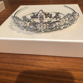 ウェディング用ティアラの画像