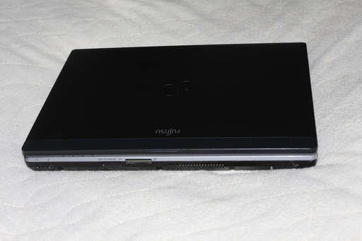 富士通ノートパソコン　P771　メモリー４GB、HDD２５０GB,無線ラン内蔵、SDカードスロット、バッテリー良好ウエブカメラ内蔵外観非常に良いです。