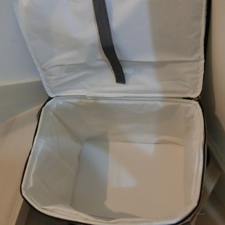 0円：クーラーバッグ：保冷バッグ：クーラーＢＯＸ：中古：銀：難ありの画像