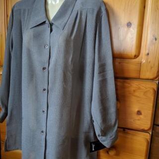 新品
長袖ロングブラウス
の画像