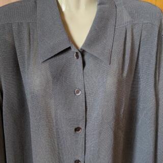 新品
長袖ロングブラウス
の画像