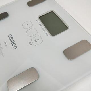 オムロン 体重・体組成計 カラダスキャン ホワイト HBF-212の画像