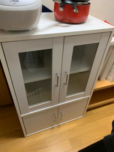 急募 食器棚