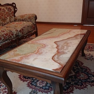 大理石のテーブル