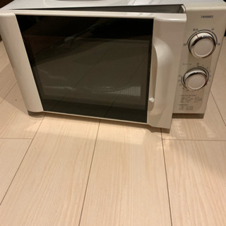 テレビ、電子レンジ、テーブル5000円で差し上げますの画像