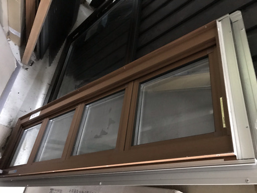 サッシ  オーニング窓  新品在庫品